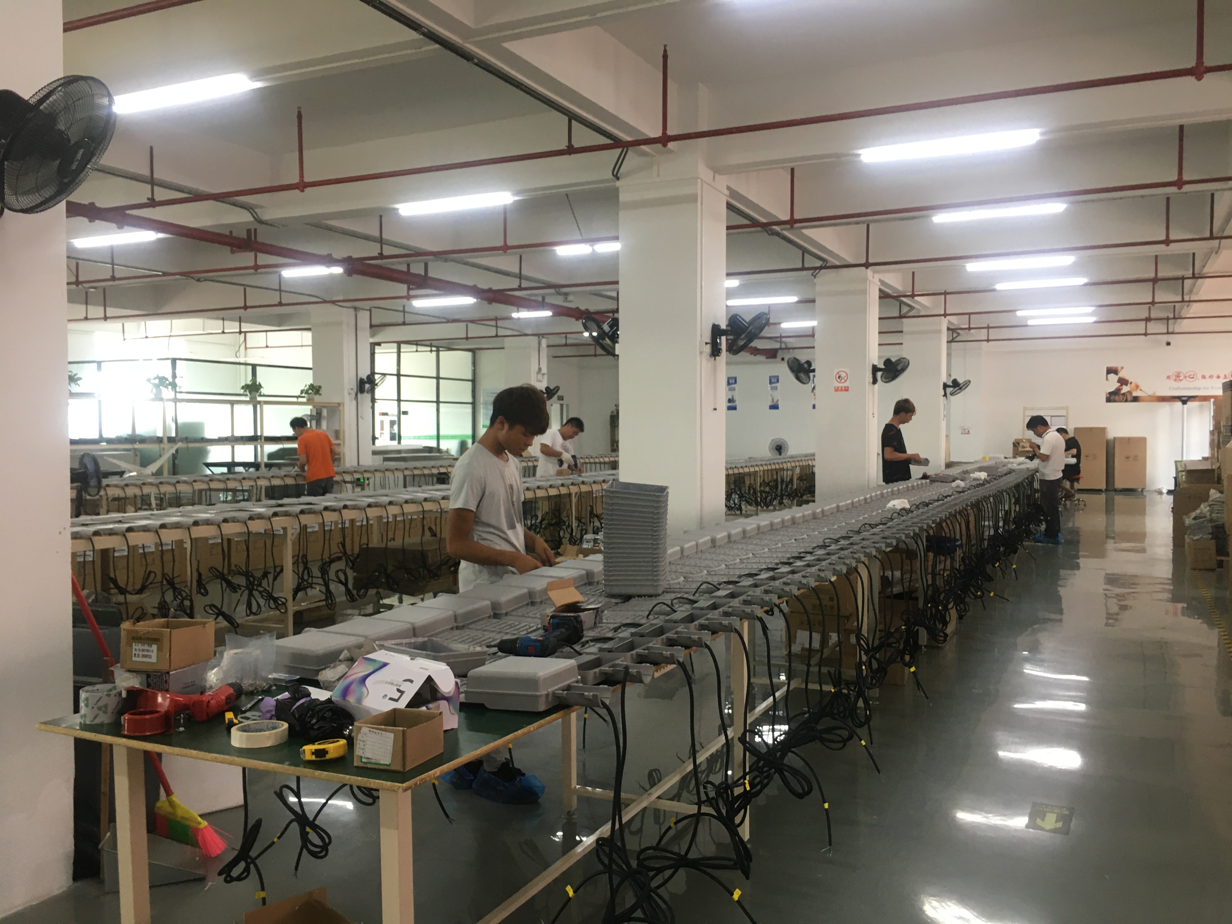 如何選擇高品質的太陽能路燈廠家？看性能還是看照明效果？