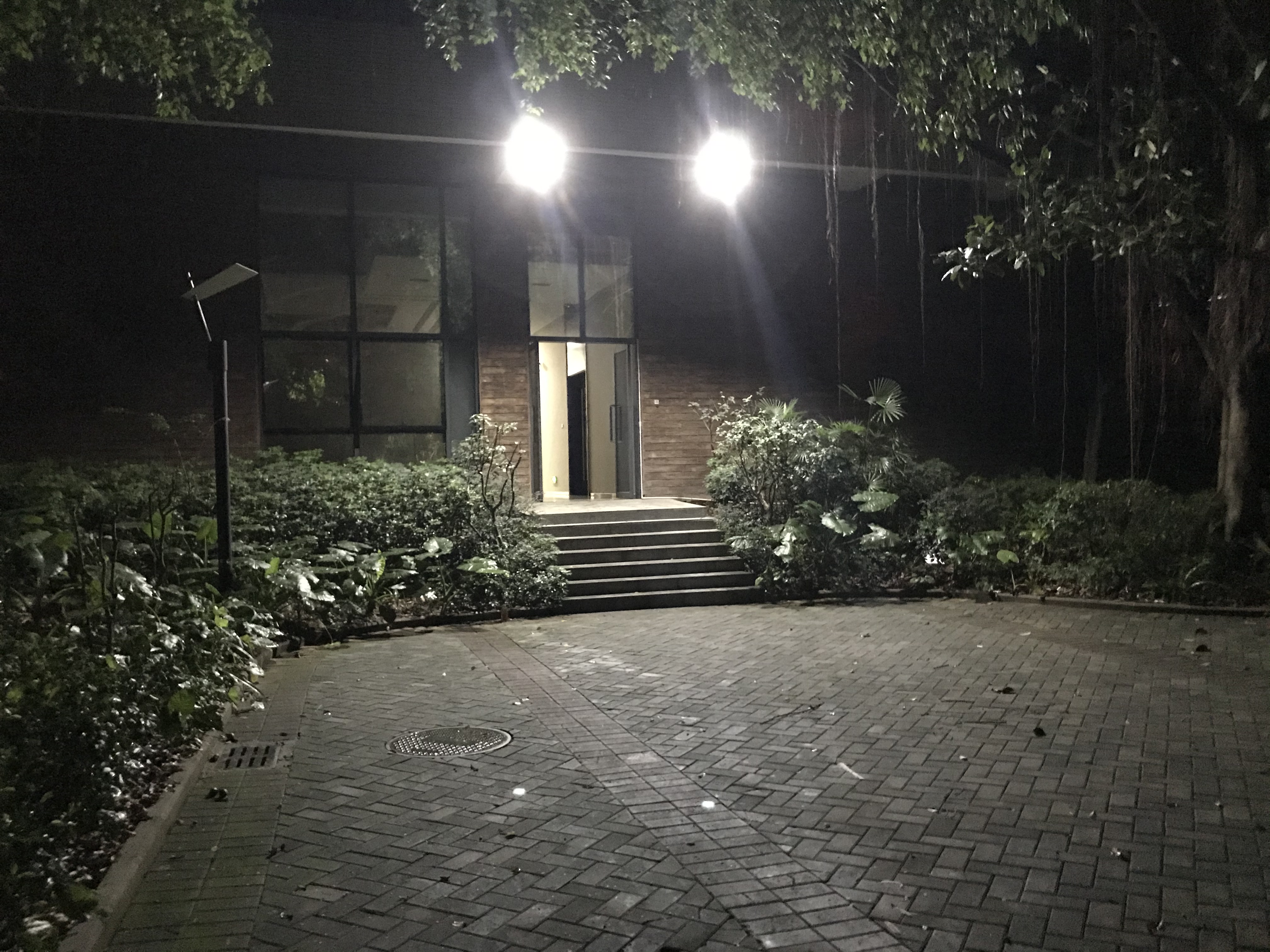 想在家里的院子里裝燈，裝太陽能庭院燈怎么樣