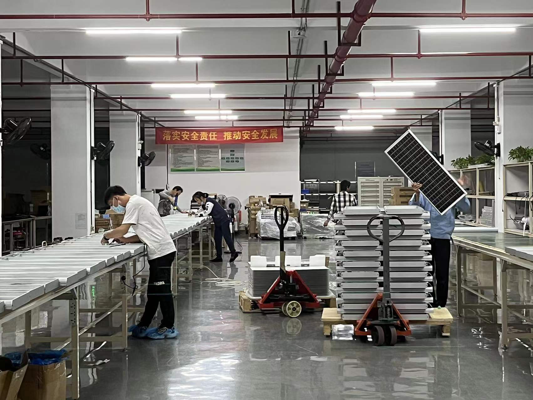 太陽能路燈廠家可以提供定制服務嗎？這種路燈有什么功能？